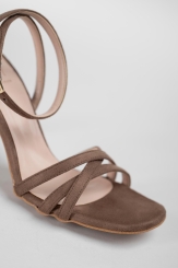 Πέδιλα Gin suede με λουράκια & λεπτό τακούνι