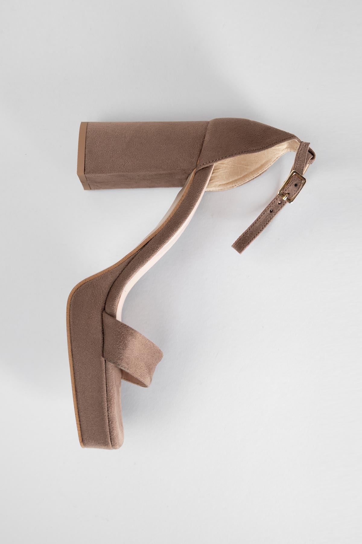 Πέδιλα Gin suede με φάσα & χοντρό τακούνι